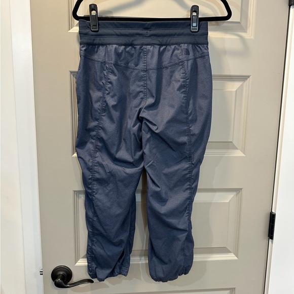 Small Women’s The North Face Aphrodite Jogger Capri Pants in blue. - Picture 2 of 7